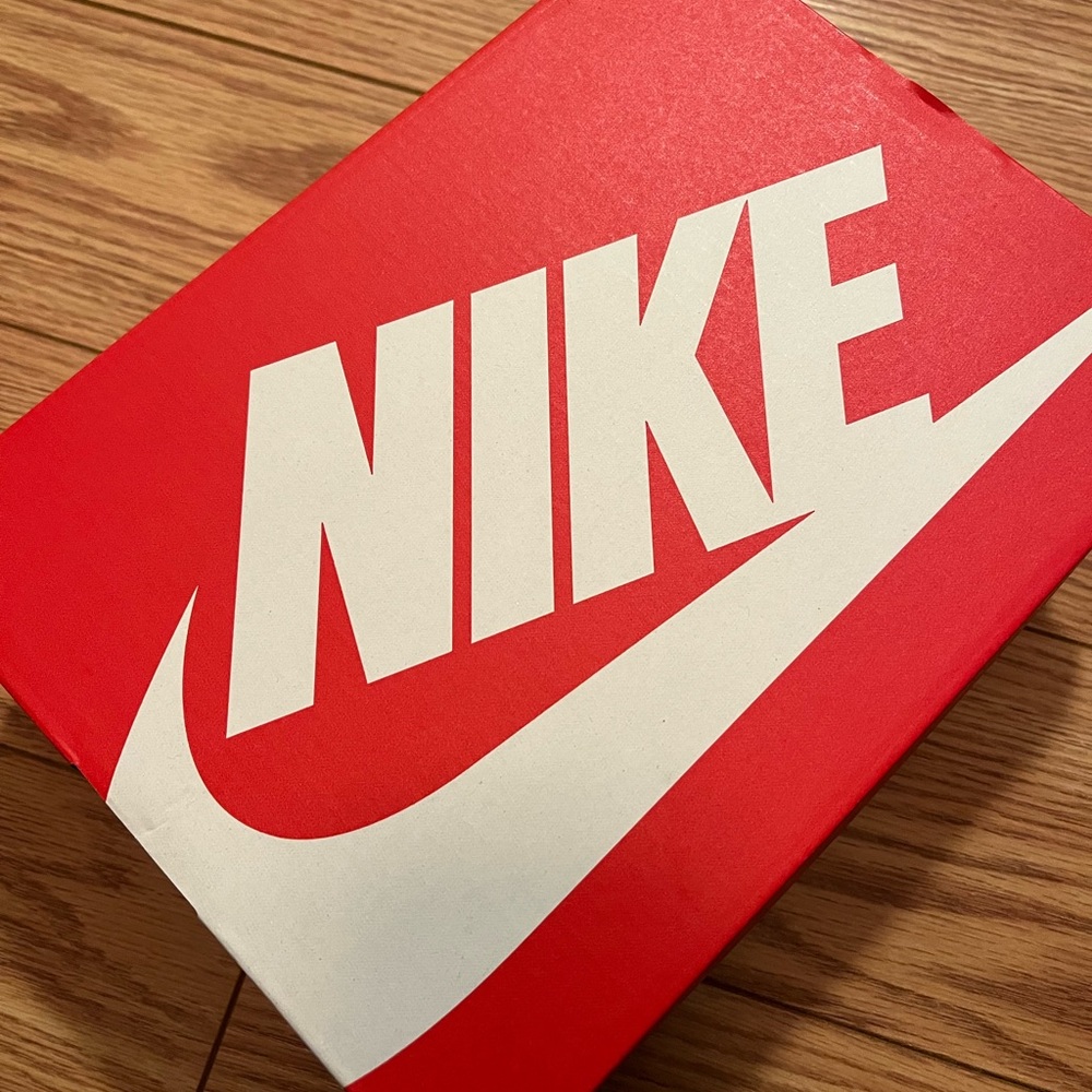 Nike court borough mid 2